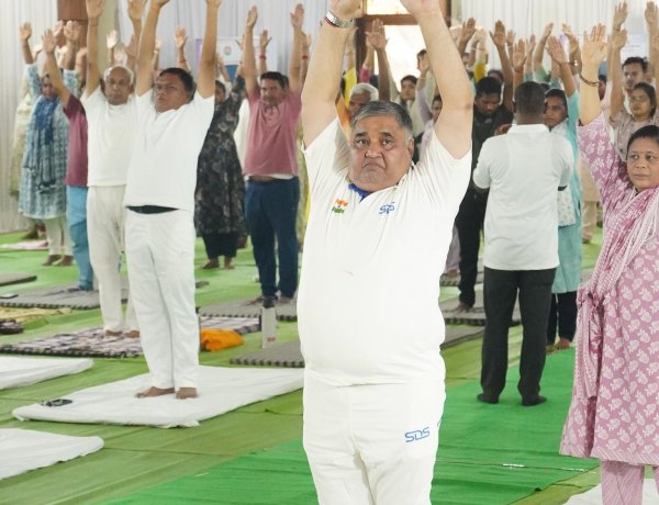 योग की ऊर्जा से गूंजा जशपुर, मंत्री राजेश अग्रवाल ने दिलाई नशामुक्ति की शपथ,  भारत की प्राचीन विरासत का उत्सव: विश्व योग दिवस पर जशपुर ने रचा नया अध्याय