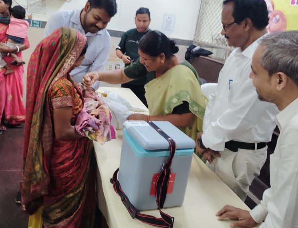 1205 बूथों पर गूंजा 'दो बूंद जिंदगी की' का संदेश, विधायक रायमुनी भगत ने किया राष्ट्रीय सघन पल्स पोलियो अभियान का शुभारंभ"