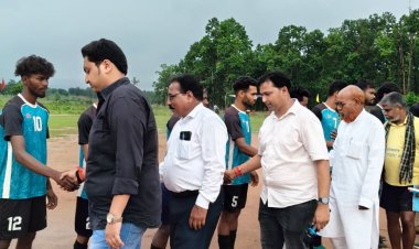 नारायणपुर में स्व. गोवर्धन बंग स्मृति फुटबॉल महासंग्राम का आगाज़, रोमांचक मुकाबलों में दोकड़ा और बच्छरांव की दमदार जीत