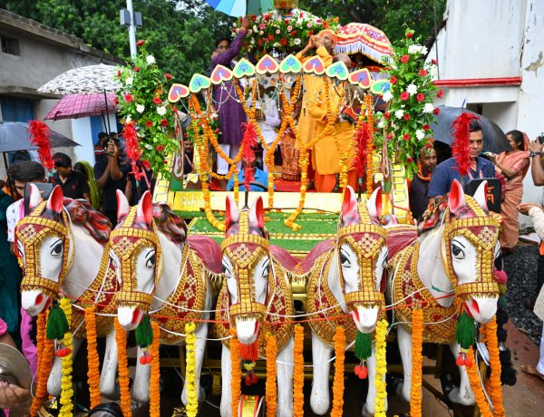 आस्था के रथ पर सवार हुआ दोकड़ा, मुख्यमंत्री ने निभाई सदियों पुरानी गजपति परंपरा