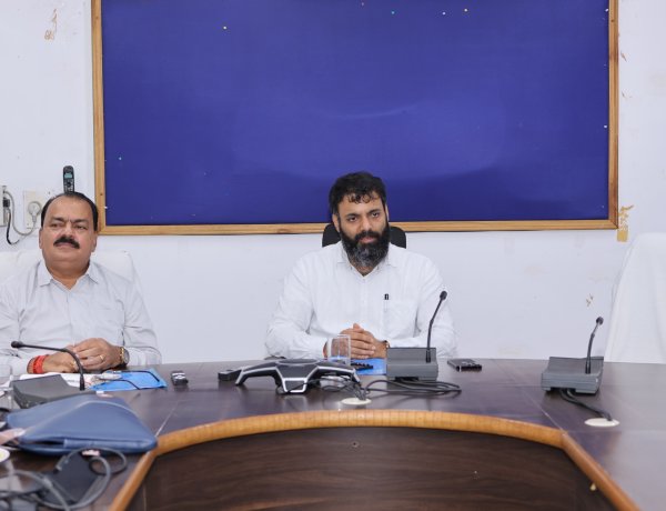 विद्यालयों की गुणवत्ता सुधारने के लिए कलेक्टर के कड़े निर्देश, 100% उपस्थिति, स्मार्ट क्लास, अपार आईडी और जश लर्न कार्यक्रम की प्रगति की हुई व्यापक समीक्षा