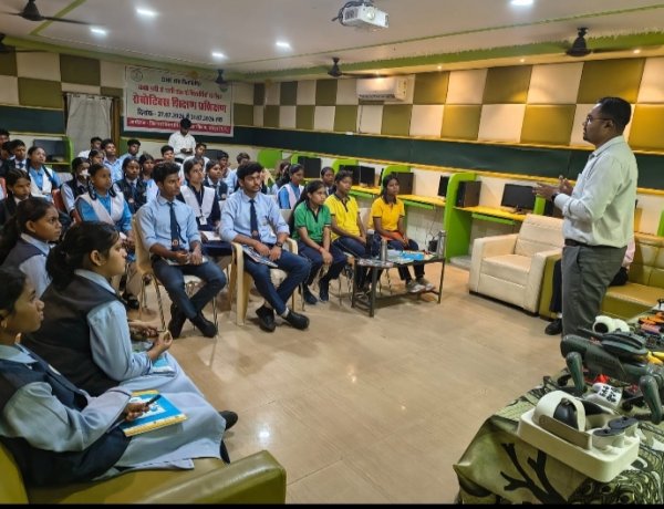 जशपुर में रोबोटिक्स की नई उड़ान: कलेक्टर रोहित व्यास की पहल पर 40 विद्यार्थियों के लिए 5 दिवसीय हाईटेक आवासीय प्रशिक्षण शुरू