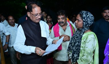 बगिया में मुख्यमंत्री साय से मिले आम लोग, खुलकर रखीं अपनी मांगें और समस्याएं , ,अधिकारियों को संवेदनशीलता के साथ निराकरण के दिए निर्देश