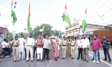 1700 फीट तिरंगे संग कुनकुरी में उमड़ा राष्ट्रप्रेम का सैलाब, 5 हजार से ज्यादा लोगों ने निकाली भव्य तिरंगा यात्रा