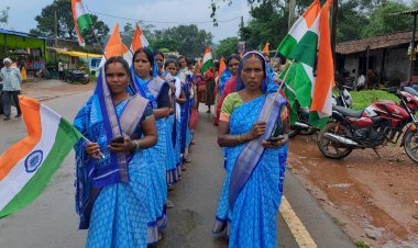 हर घर तिरंगा से गूंजा जशपुर, बिहान की महिलाओं ने लहराया तिरंगा