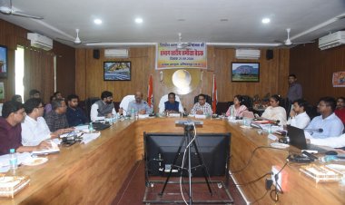 योजनाओं के काम में सुस्ती नहीं चलेगी! संभागायुक्त दुग्गा ने दिए सख्त निर्देश, लापरवाही पर होगी कार्रवाई
