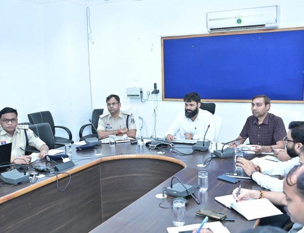 नशे में स्कूल पहुंचे शिक्षक तो सीधे नशा मुक्ति केंद्र, कलेक्टर रोहित व्यास के सख्त निर्देश