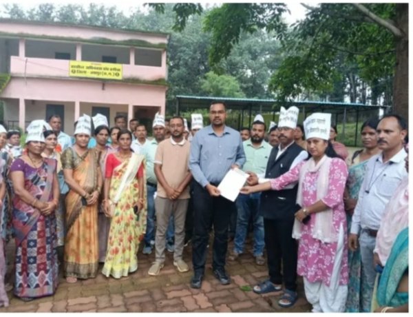 बगीचा में शिक्षकों का हल्लाबोल, मांगों को लेकर धरना-प्रदर्शन के बाद निकाली बाइक रैली