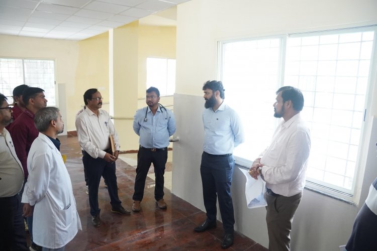 50 बेड, 4 मंजिला अत्याधुनिक क्रिटिकल केयर ब्लॉक, कलेक्टर ने फिनिशिंग कार्य का लिया जायजा