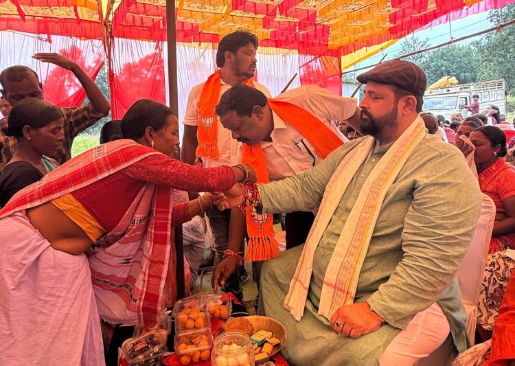 राखी के धागे में बंधा वर्षों पुराना अपनत्व, पहाड़ी कोरवा बहनों ने प्रबल प्रताप सिंह जूदेव को बांधा रक्षा सूत्र