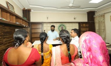 जनदर्शन में गूंजा आमजन का मुद्दा, कलेक्टर ने अधिकारियों को दिए समयबद्ध निराकरण के निर्देश
