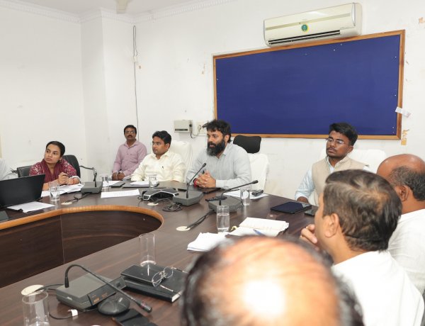 सीएम हेल्पलाइन से जनदर्शन तक लंबित आवेदनों पर कलेक्टर सख्त, बोले—निराकरण में लापरवाही और खानापूर्ति बर्दाश्त नहीं