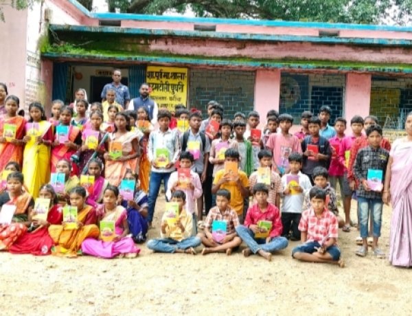 शिक्षक दिवस पर कदमटोली स्कूल में दिखा सम्मान और स्नेह का संगम, शिक्षकों को भेंट किए गिलास, विद्यार्थियों को मिली कॉपी-पेन