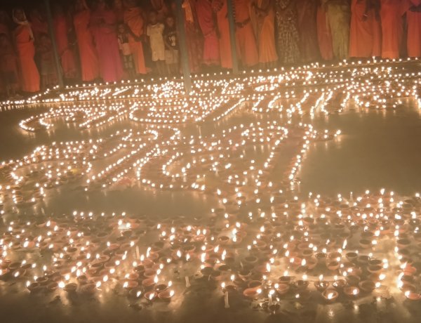 3100 आशीर्वाद के दीपों से जगमगाया साहीडांड पीएम मोदी के 75वें जन्मदिवस पर माताओं-बहनों ने भगवामय होकर की दीर्घायु की कामना