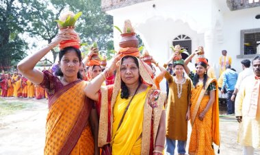 बंदरचूआ में भक्ति का उल्लास, मां दुर्गा की अगवानी में निकली भव्य कलश यात्रा; कौशल्या साय हुईं शामिल