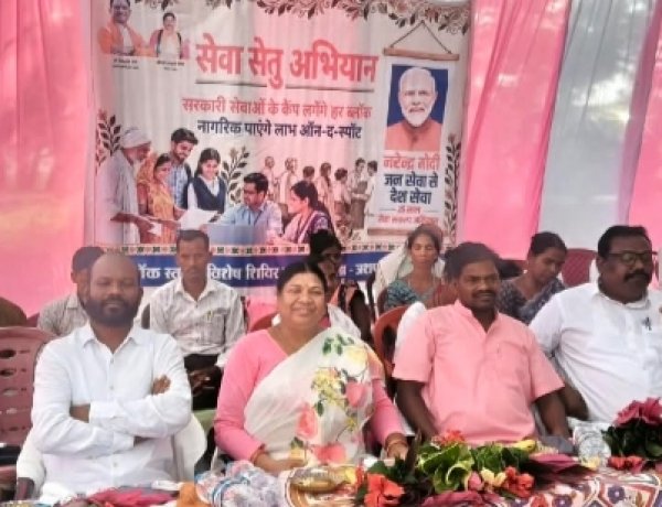 मनोरा में पहुंचा ‘सेवा सेतु’, योजनाओं की जानकारी से जुड़ी जनता—विधायक रायमुनी भगत ने कहा, हर पात्र व्यक्ति तक पहुंचे शासन का लाभ