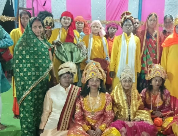 भजन, कीर्तन और मनमोहक झांकियां बनीं आकर्षण का केंद्र, साहीडांड में मां दुर्गा की आराधना जारी