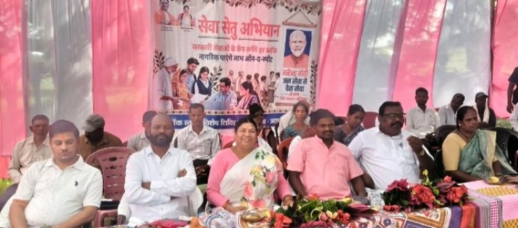 मनोरा में पहुंचा ‘सेवा सेतु’, योजनाओं की जानकारी से जुड़ी जनता—विधायक रायमुनी भगत ने कहा, हर पात्र व्यक्ति तक पहुंचे शासन का लाभ