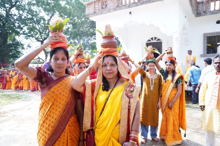 बंदरचूआ में भक्ति का उल्लास, मां दुर्गा की अगवानी में निकली भव्य कलश यात्रा; कौशल्या साय हुईं शामिल